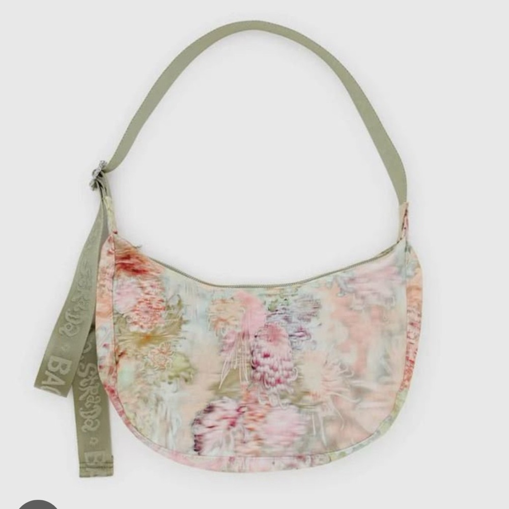 BAGGU: Collina Strada Cream Chrysanthemum Medium Crescent Bag🍦